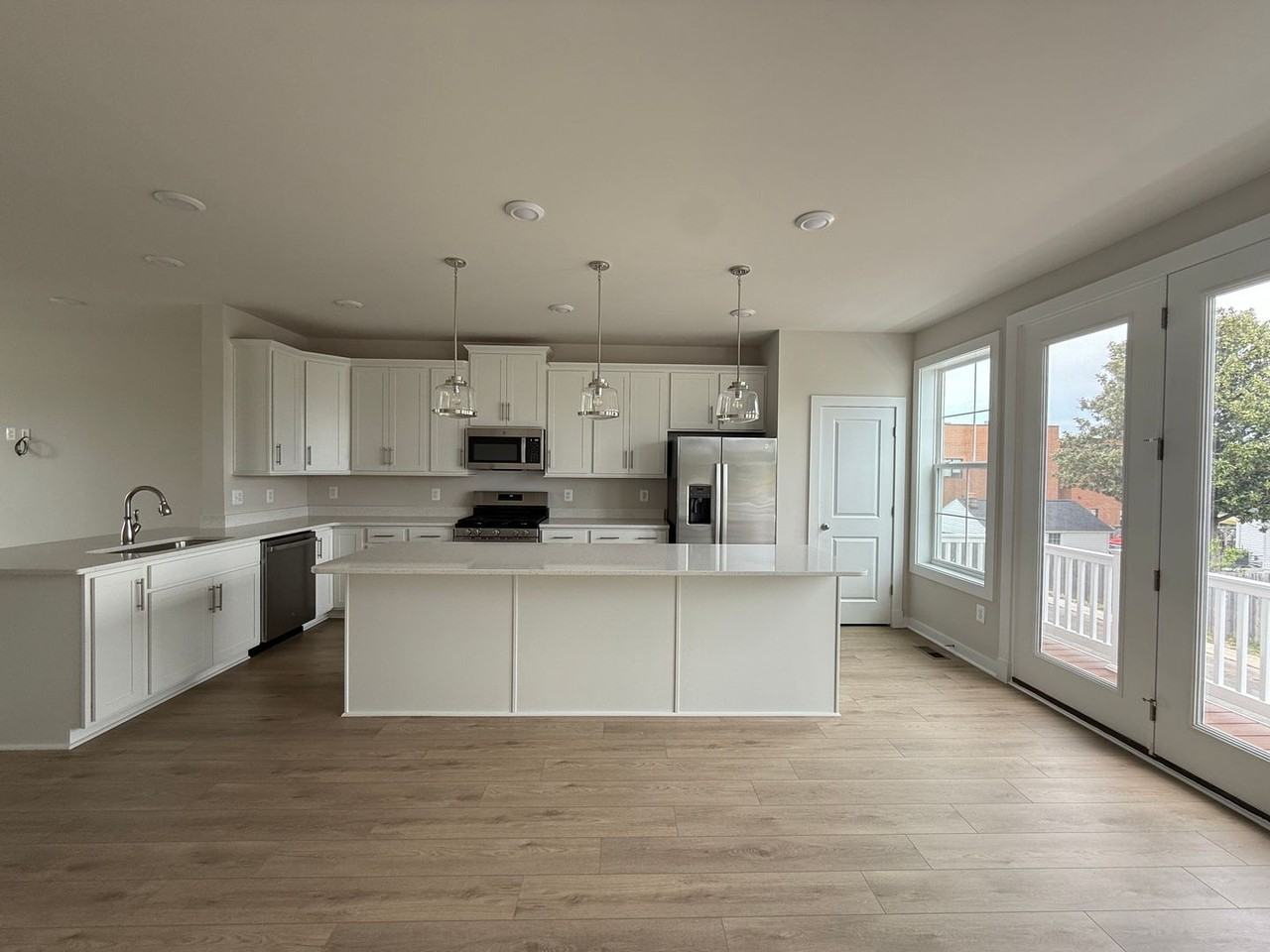 418 Germania St - Photo 5 of 21