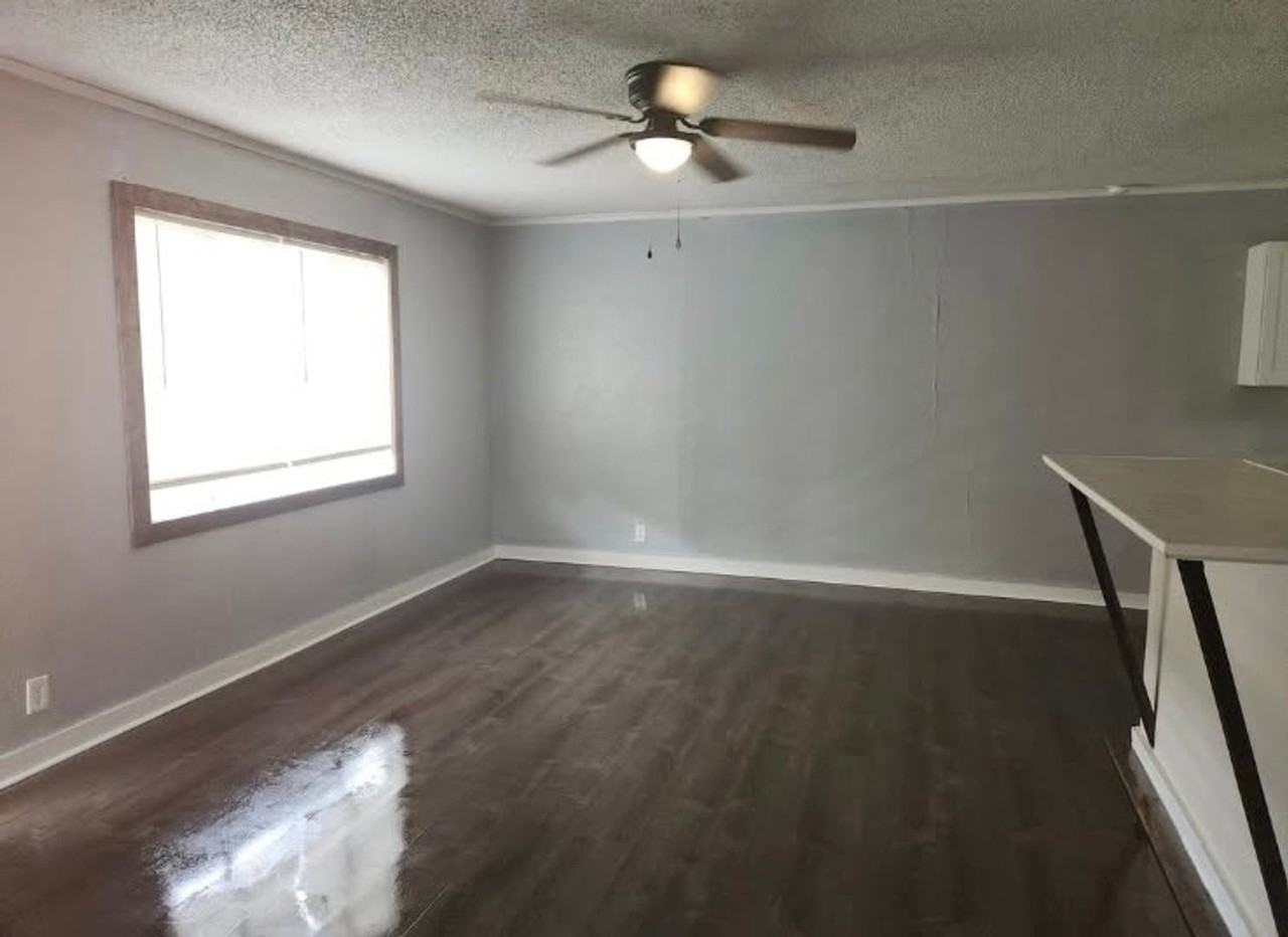 1326 Barry St - Photo 3 of 9