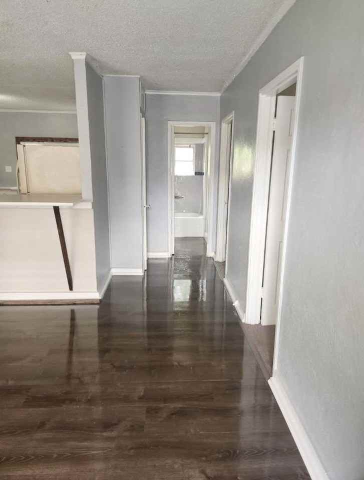 1326 Barry St - Photo 4 of 9