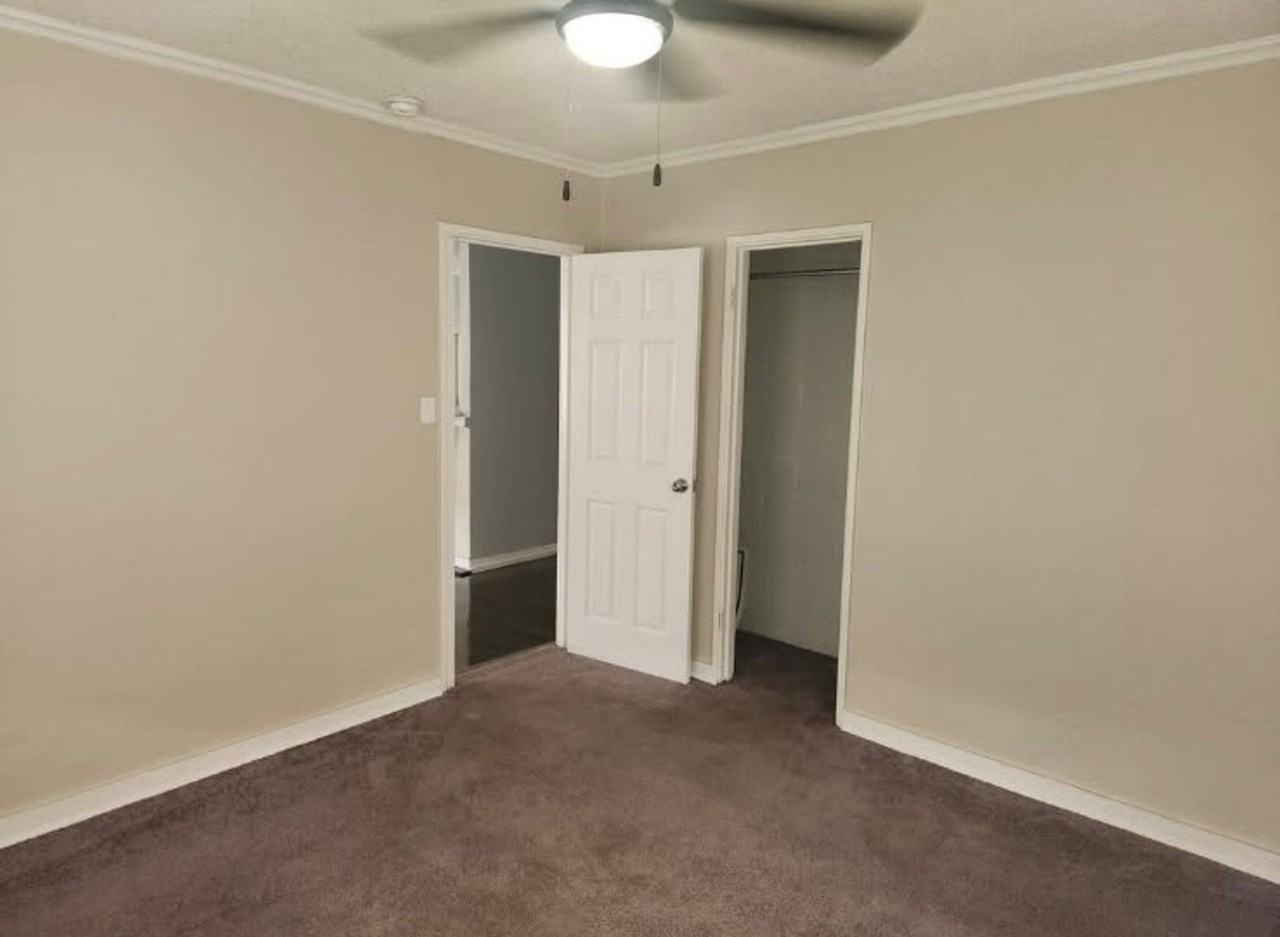 1326 Barry St - Photo 6 of 9