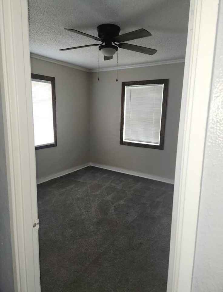 1326 Barry St - Photo 7 of 9