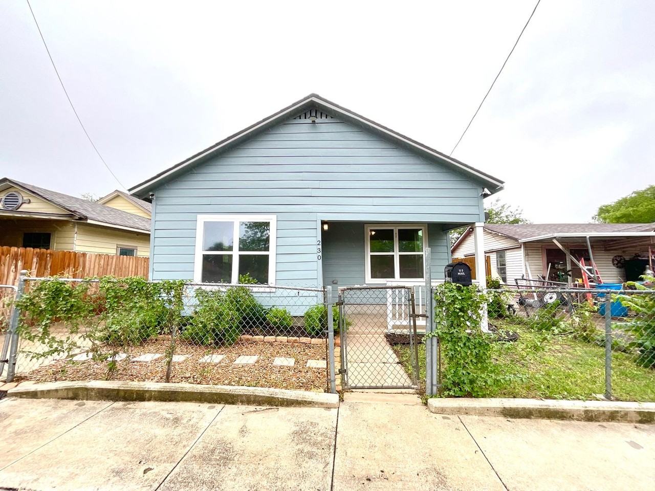 230 Micklejohn St - Photo 3 of 30