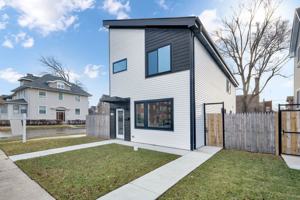 featured image of 5901 W Erie St