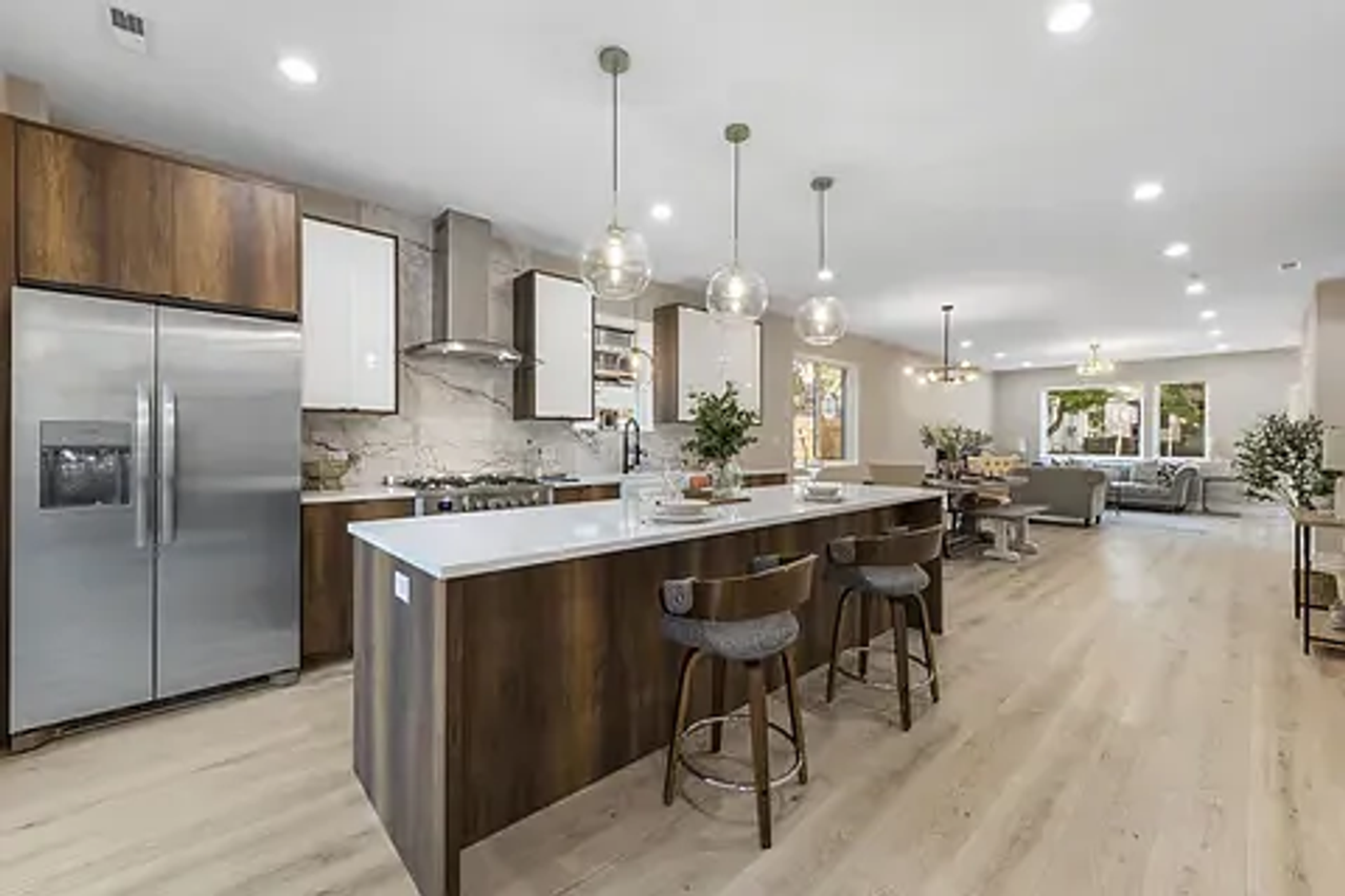 5901 W Erie St - Photo 3 of 18