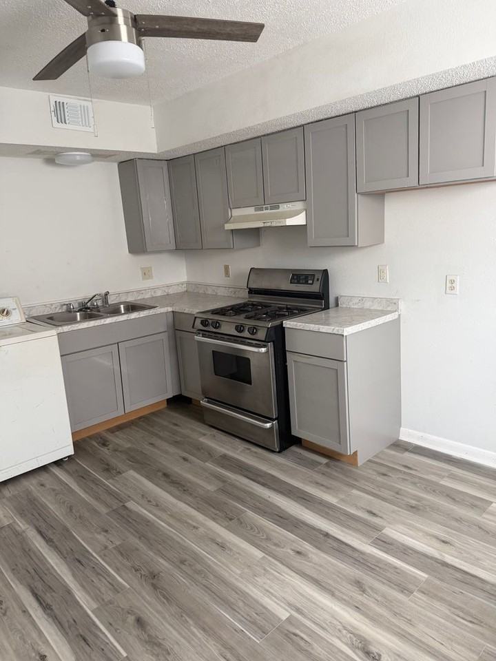 4759 Francis Dr - Photo 7 of 14