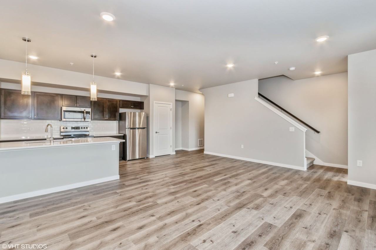 Big Ben Townhomes – Brand New 2 & 3 Bedroom Townhomes | Attached 2 - Photo 4 of 28