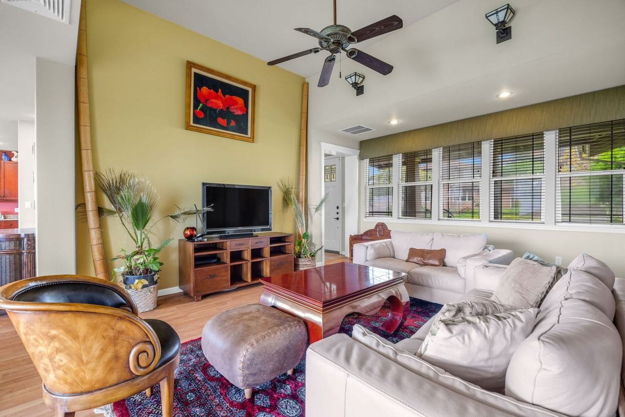 107 Kinohi Loa St - Photo 7 of 36