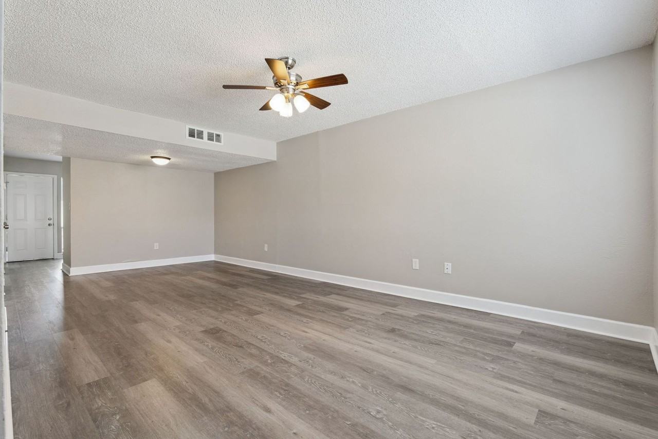 688 Leslie Ct - Photo 5 of 19