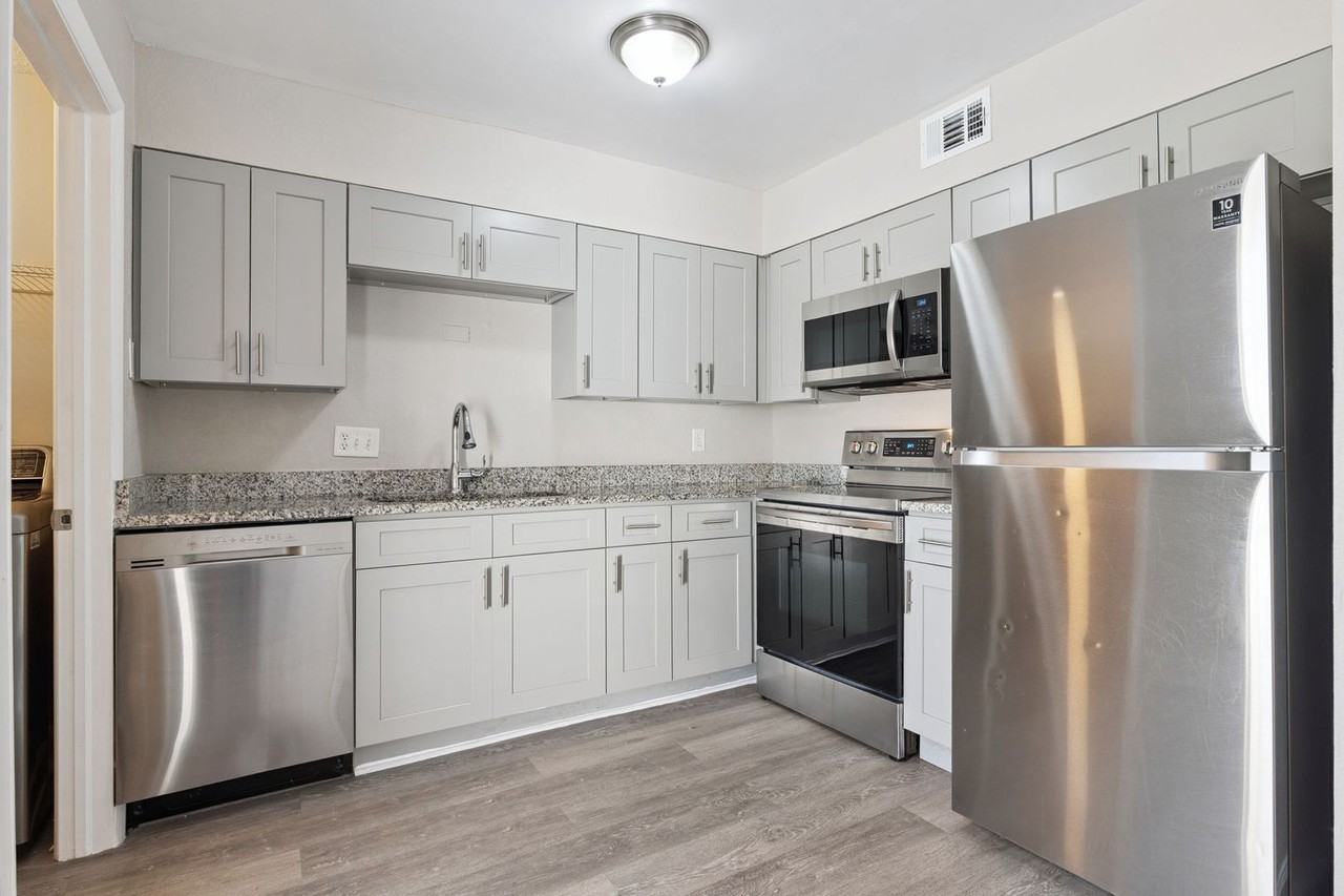 688 Leslie Ct - Photo 7 of 19