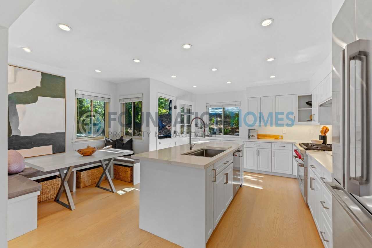 5002 Paradise Dr - Photo 2 of 15