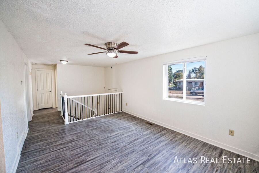 2001 W Caspian Pl - Photo 2 of 15