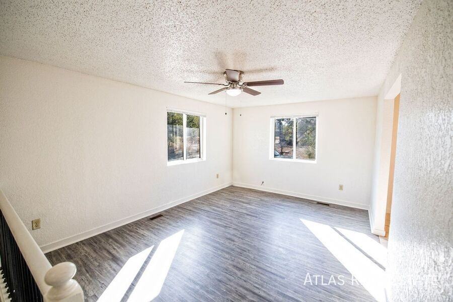 2001 W Caspian Pl - Photo 3 of 15