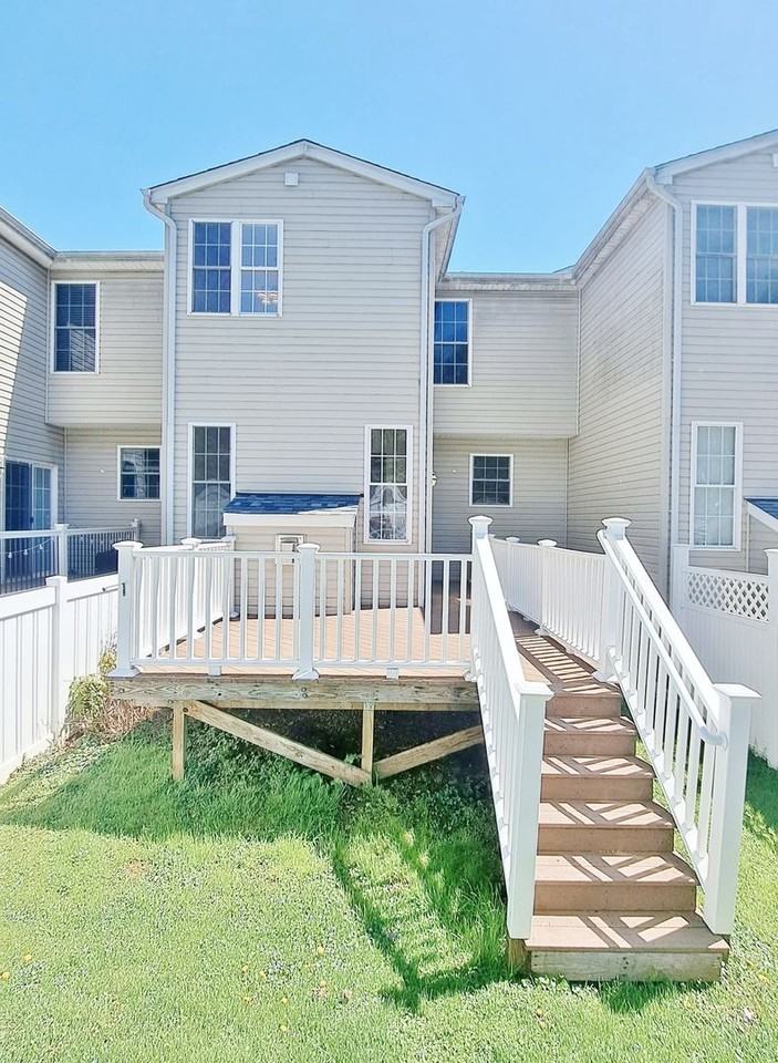 232 N Front St - Photo 3 of 50