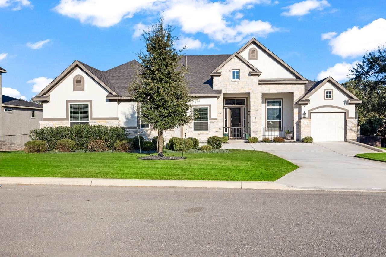 571 Englewood Ln - Photo 2 of 16