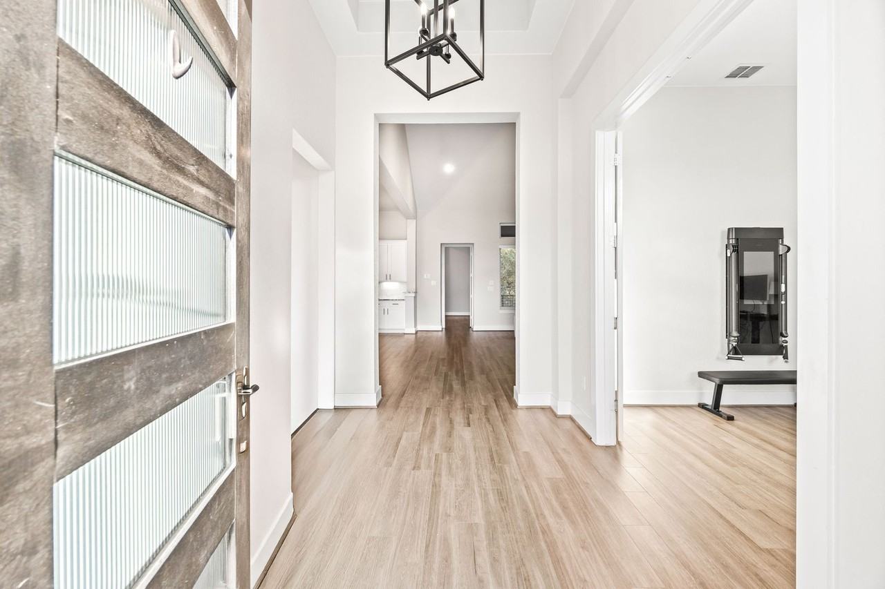 571 Englewood Ln - Photo 5 of 16