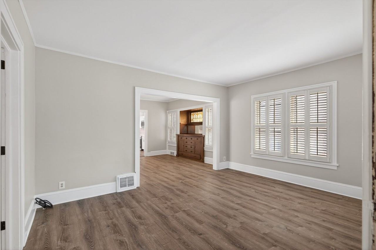 3553 Dupont Ave S - Photo 7 of 32