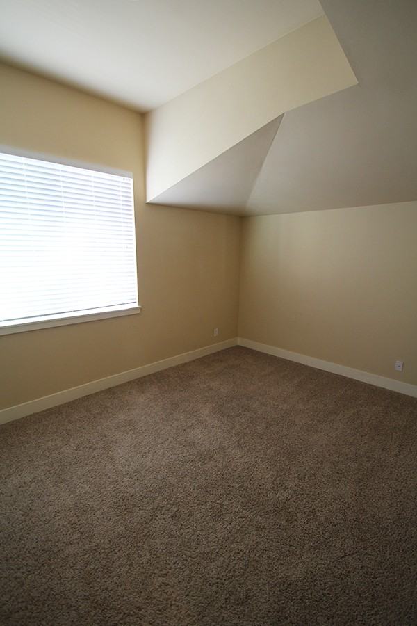 5017 40th Ave Ne - Photo 7 of 19