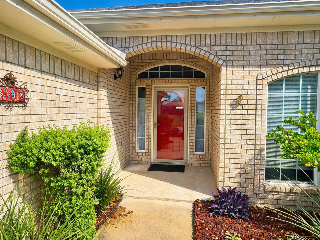 2802 Lavender Ln - Photo 2 of 31