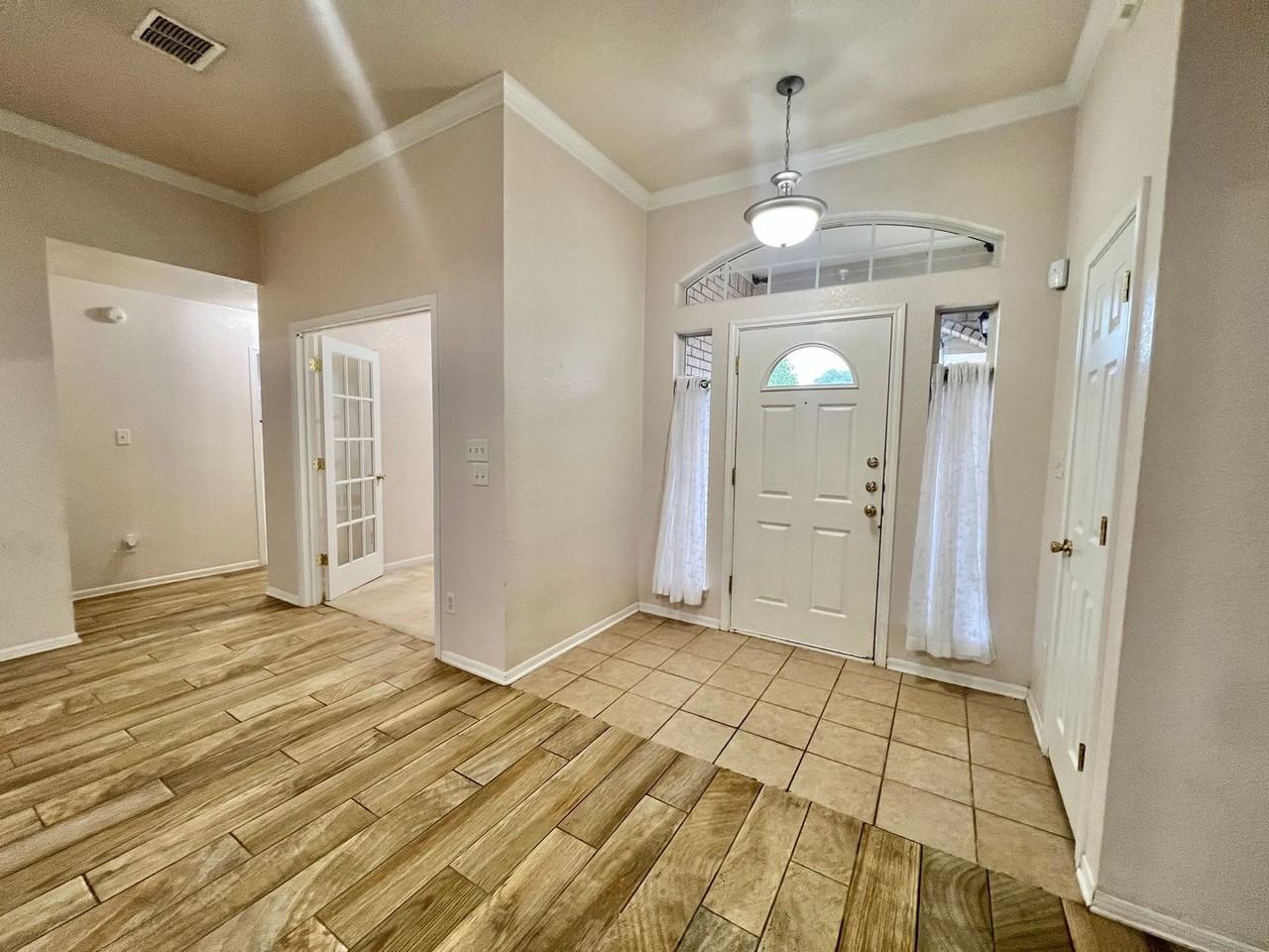 2802 Lavender Ln - Photo 3 of 31