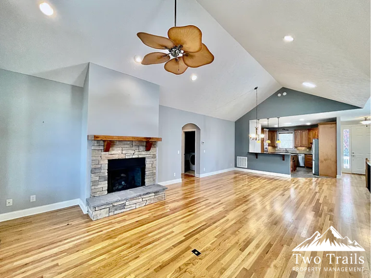 260 Carriage Summitt Way - Photo 5 of 34