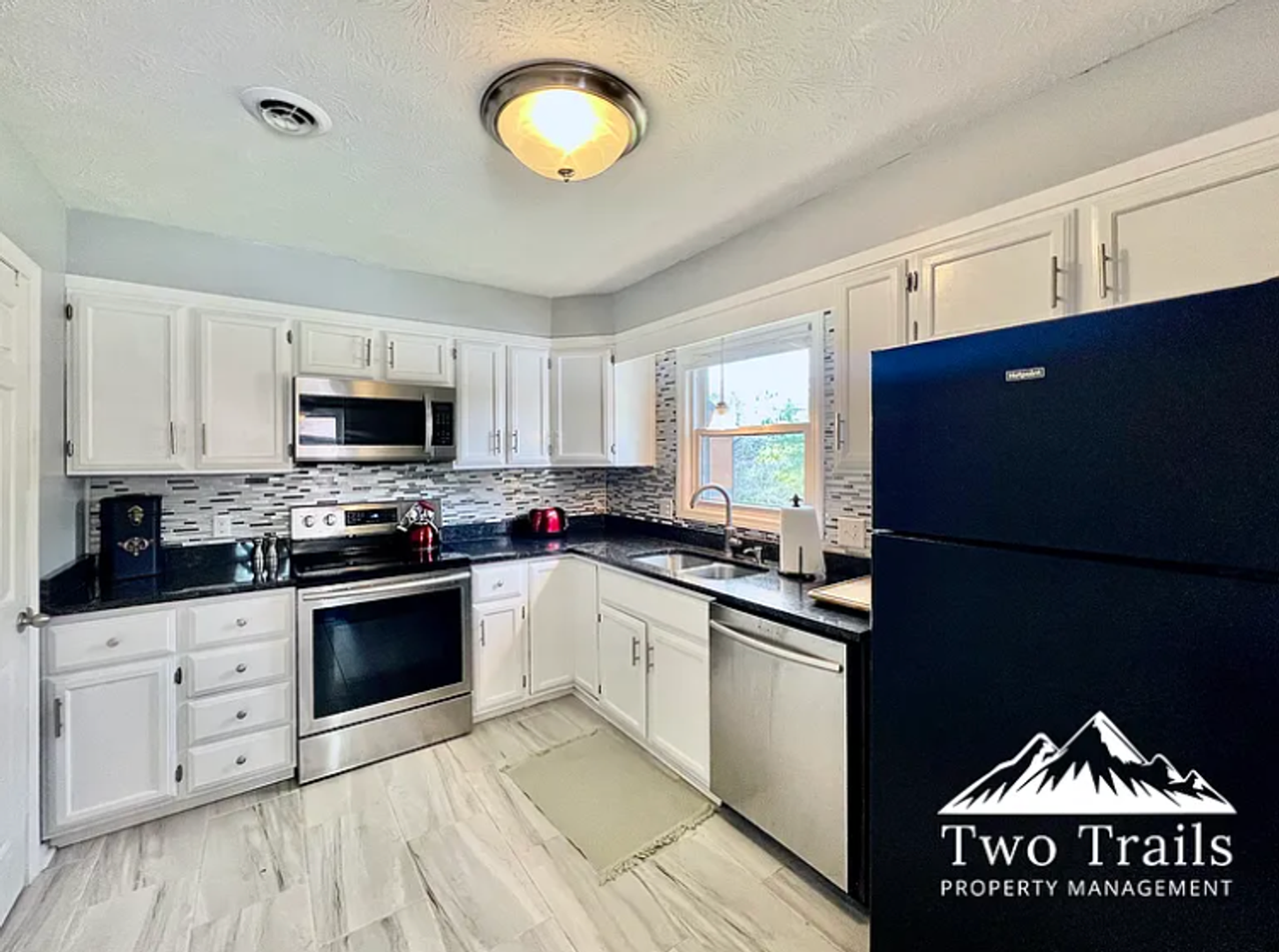 1761 Haywood Manor Rd - Photo 5 of 14