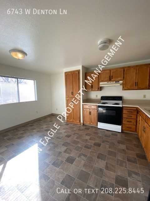 6743 W Denton Ln - Photo 2 of 8