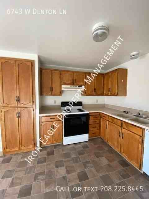 6743 W Denton Ln - Photo 3 of 8