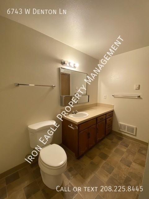 6743 W Denton Ln - Photo 6 of 8