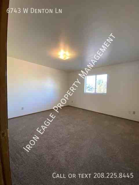 6743 W Denton Ln - Photo 7 of 8