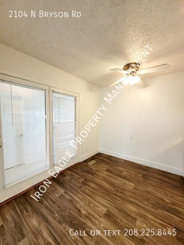 2104 N Bryson Rd - Photo 3 of 10