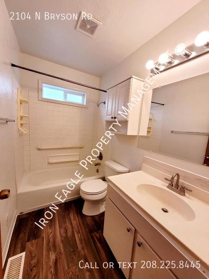 2104 N Bryson Rd - Photo 5 of 10