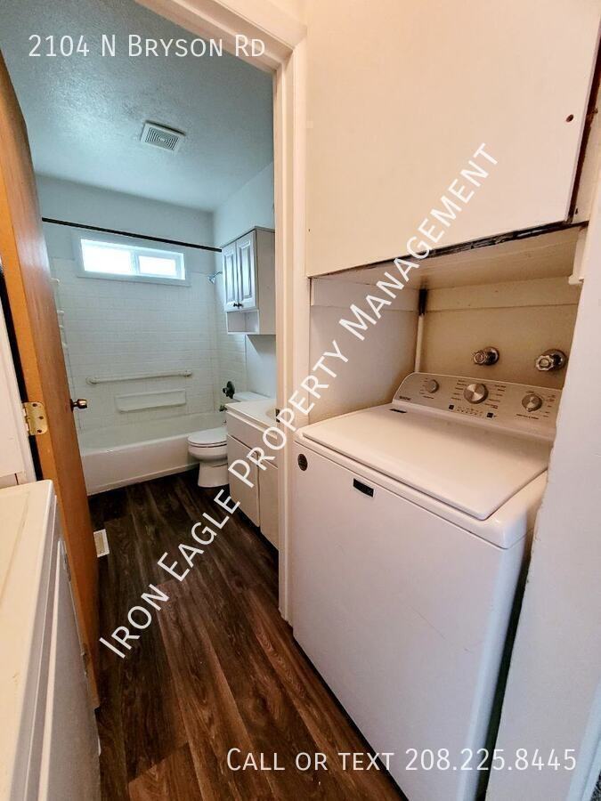 2104 N Bryson Rd - Photo 6 of 10