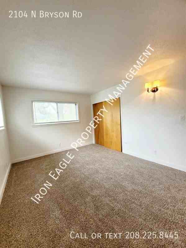 2104 N Bryson Rd - Photo 7 of 10