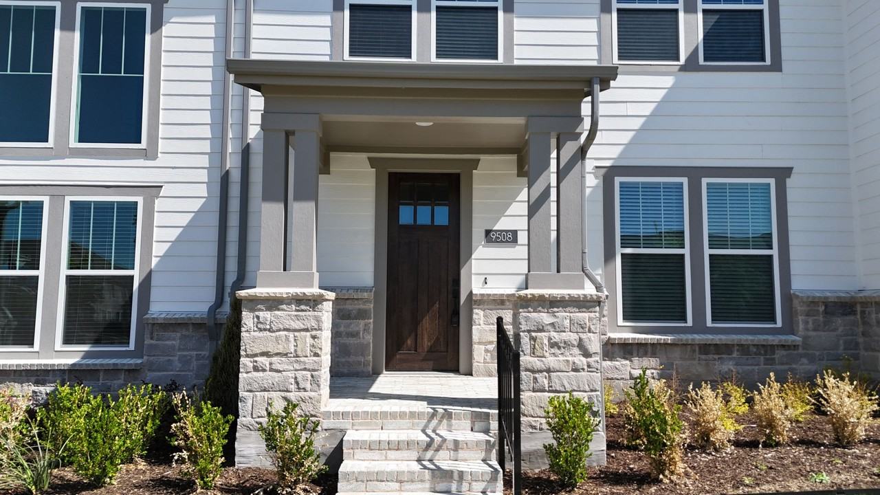 9508 Espalier St - Photo 2 of 38