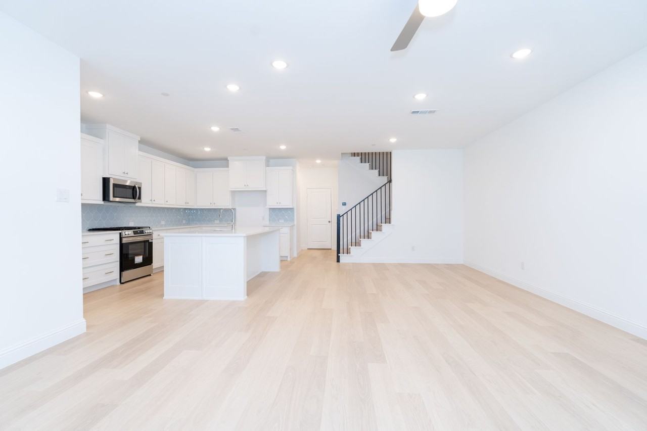 9508 Espalier St - Photo 3 of 38