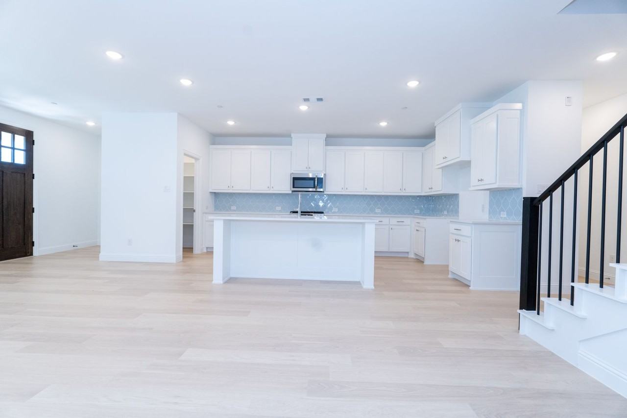 9508 Espalier St - Photo 4 of 38