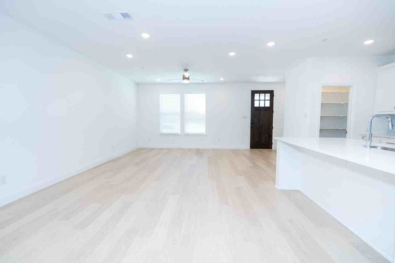 9508 Espalier St - Photo 6 of 38