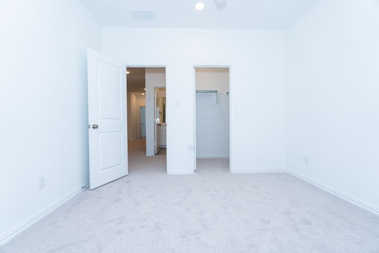 9508 Espalier St - Photo 7 of 38