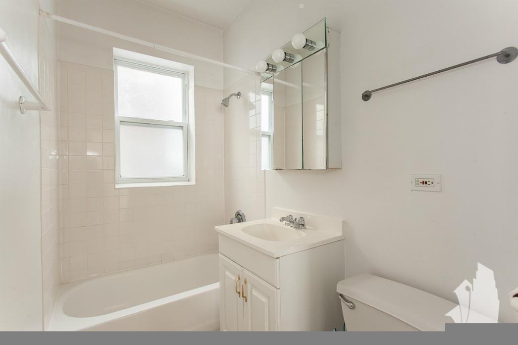 3523 N Broadway St #3E - Photo 7 of 8