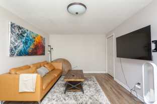 6427 N Hermitage Ave #1F - Photo 1 of 1