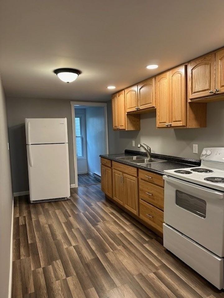 209 1/2 N High St - Photo 4 of 13