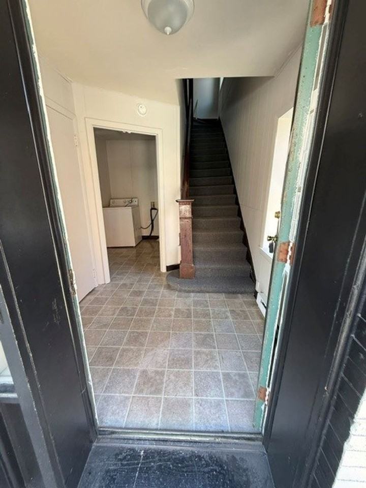 113 Market St - Photo 2 of 8