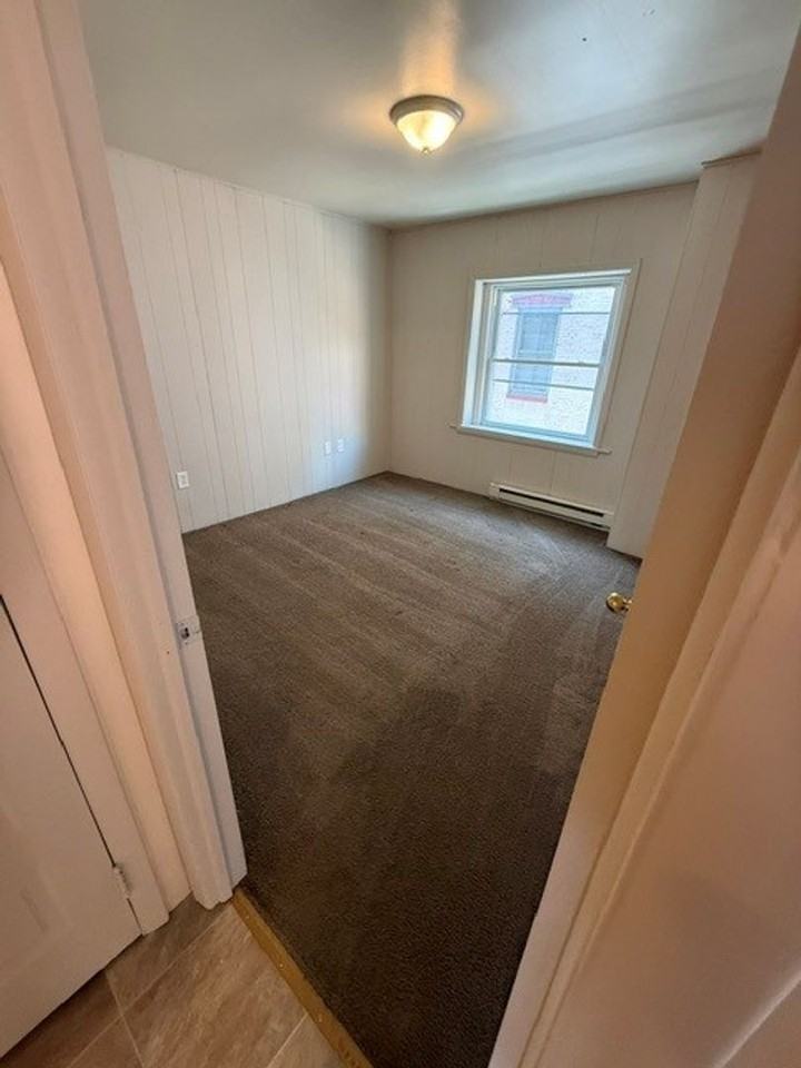 113 Market St - Photo 3 of 8