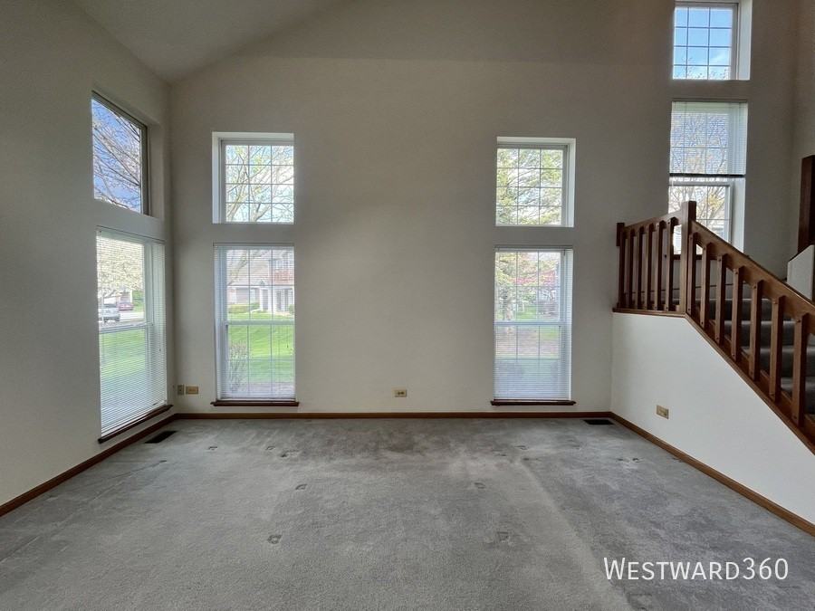 18 Stonegate Ct - Photo 3 of 50