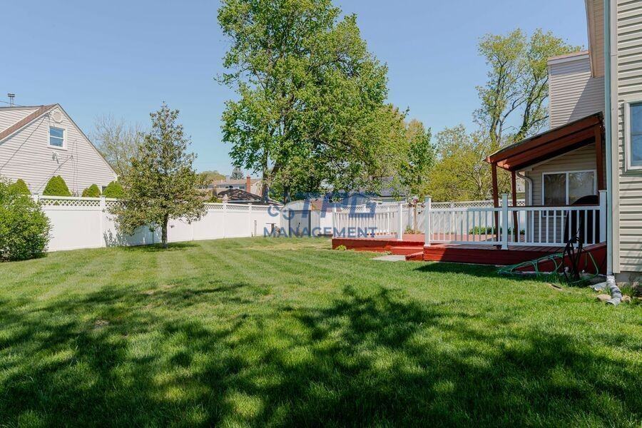 8 Windsor Dr - Photo 5 of 32