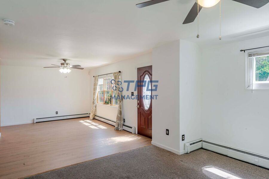 8 Windsor Dr - Photo 6 of 32