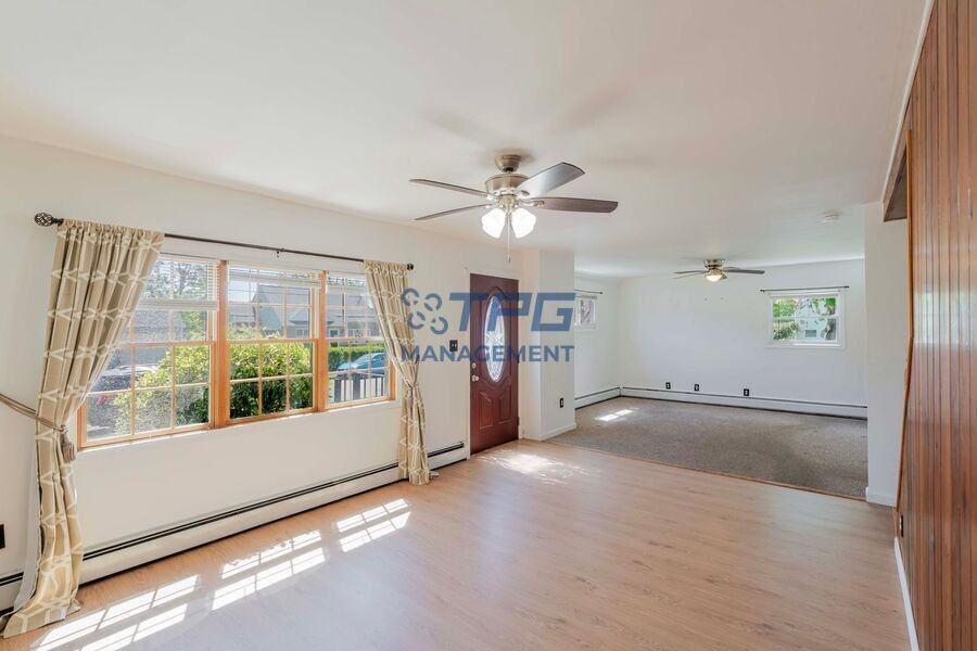 8 Windsor Dr - Photo 7 of 32