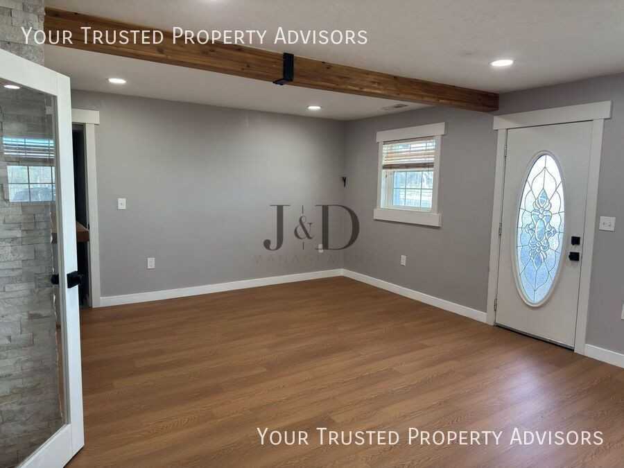 532 N 200 W - Photo 4 of 32