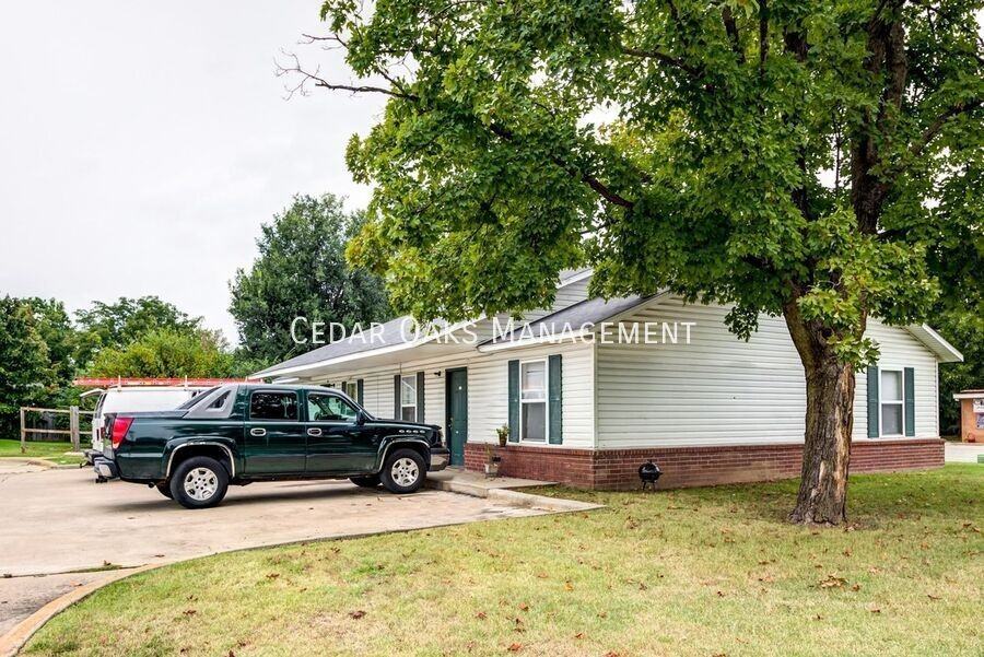 205 Josie Dr - Photo 2 of 9