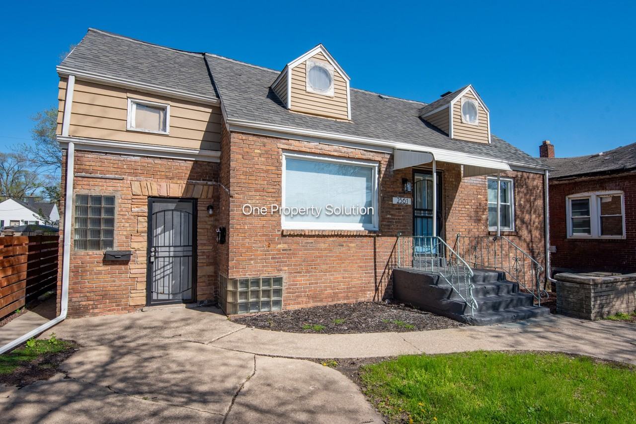 2561 Harrison St #1 - Photo 2 of 16